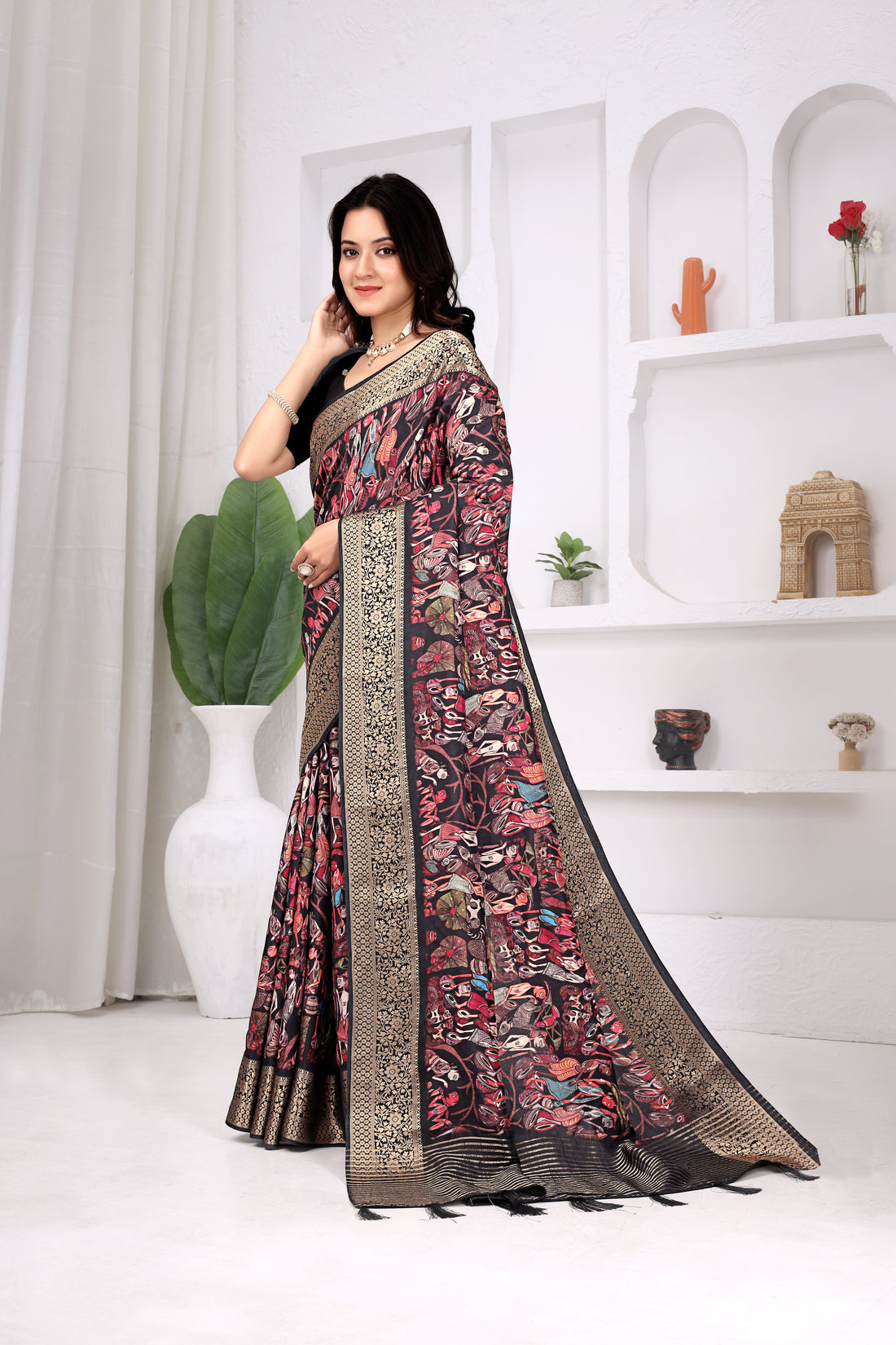 Black Dola Chitpallu Saree with Artistic Print & Designer Border